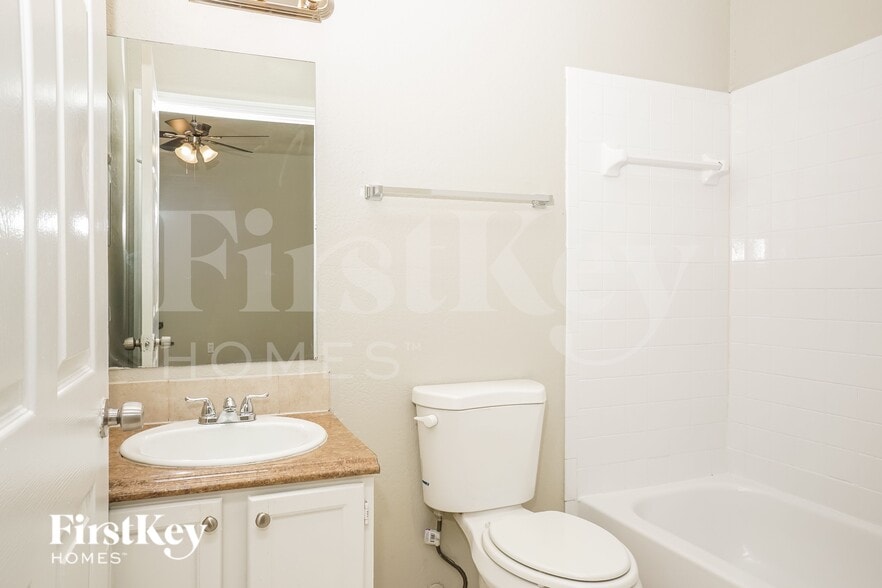 Building Photo - 3291 Moravia Ave