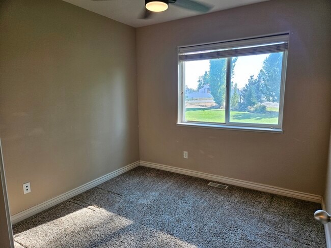 Building Photo - 4007 E 66 N