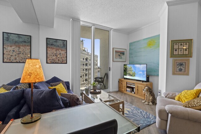 Building Photo - 255 Evernia St