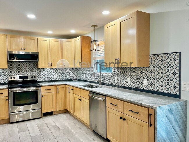 Building Photo - 6011 Barkley Creek Dr