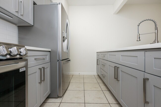 Building Photo - 17441 Red Oak Dr