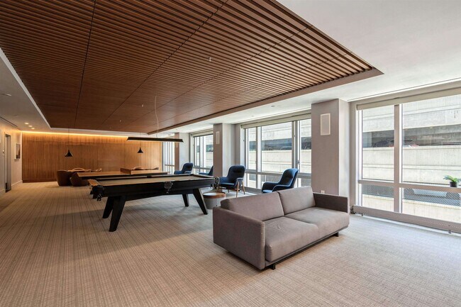 Building Photo - 75 Park Ln S