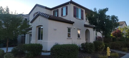 Building Photo - Gorgeous 4 bedroom 3 bath in Fiddyment Farm