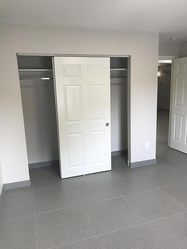 Building Photo - 142 SW 8th Ave