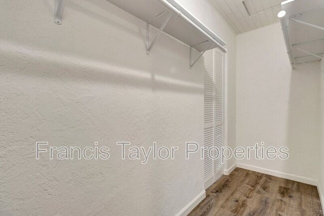 Building Photo - 525 Smilax Rd