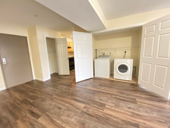 Building Photo - 100 Sentinel Court