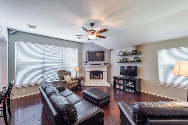 Building Photo - 23915 Elden Hills Ct