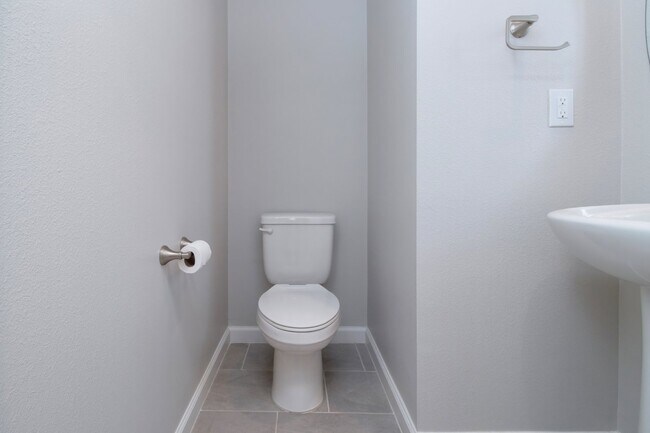 Building Photo - Stunning 3 Bed Townhouse for Rent in Lakewood Ranch! Spacious, Modern, and Move-In Ready!
