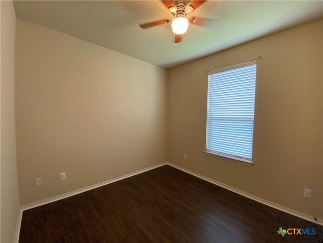 Building Photo - 506 Creekside Cir