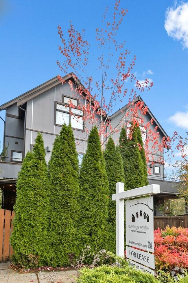 Building Photo - Luxurious Air-Conditioned Leschi View Town...