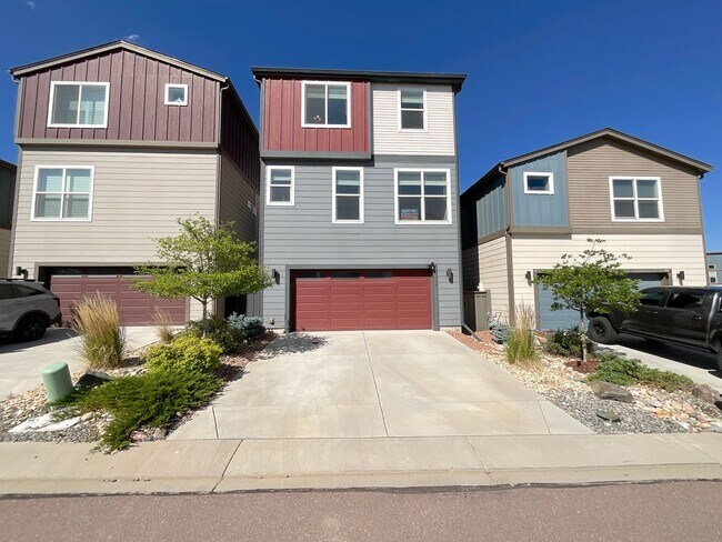 Building Photo - 4 Bedroom Home Available Near E Woodmen Rd & Rangewood Dr!