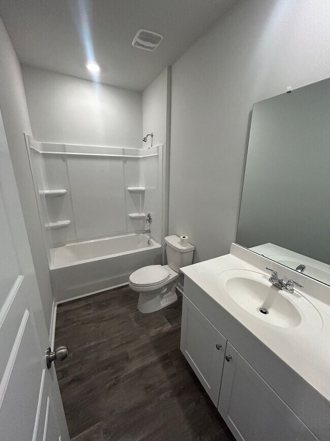 Building Photo - Field View 4BD/ 2BA