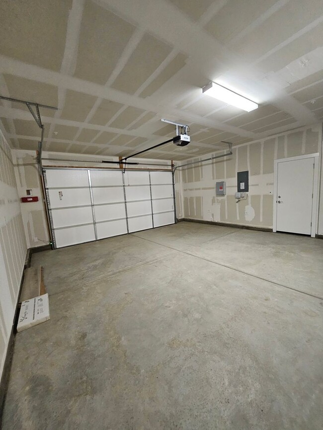 Building Photo - BRAND NEW BUILT HOME!!! 3 BEDROOM 2 BATH