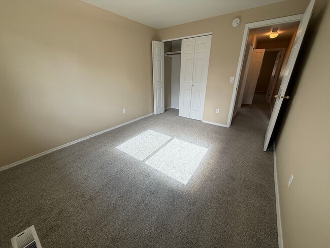 Building Photo - 3 Bed/2 Bath Single Level Home with Fenced Backyard