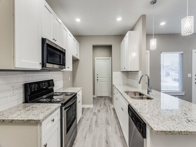 Building Photo - 3205-3207 Karen St