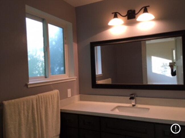 Building Photo - 3348 Helen Ln