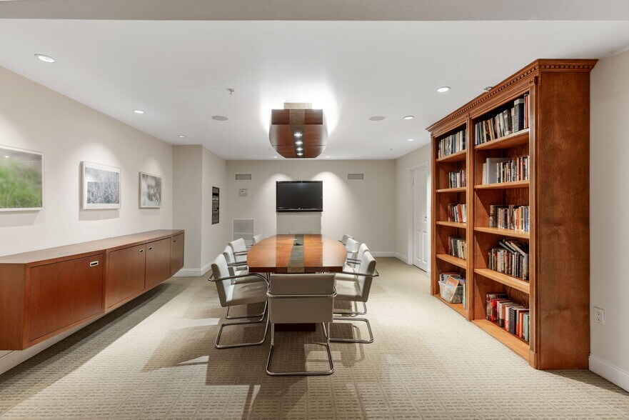 Building Photo - 20 Chapel St