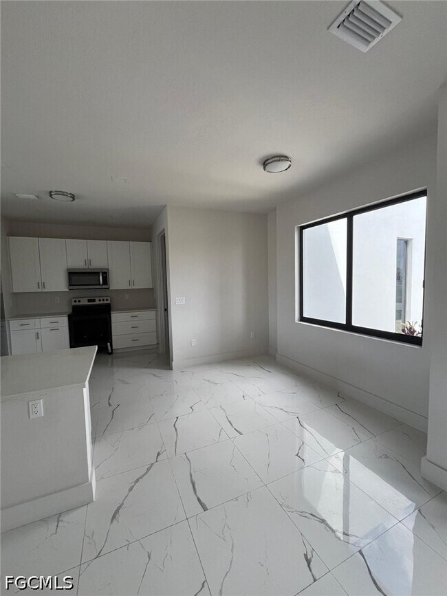 Building Photo - 1832 NW 22nd Pl