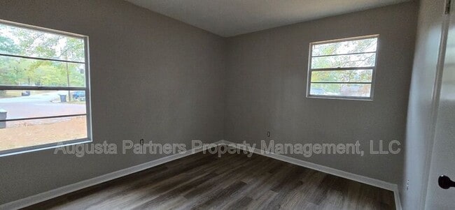 Building Photo - 2511 Drayton Dr