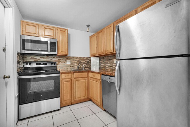 Building Photo - 9 NE 19th Ct