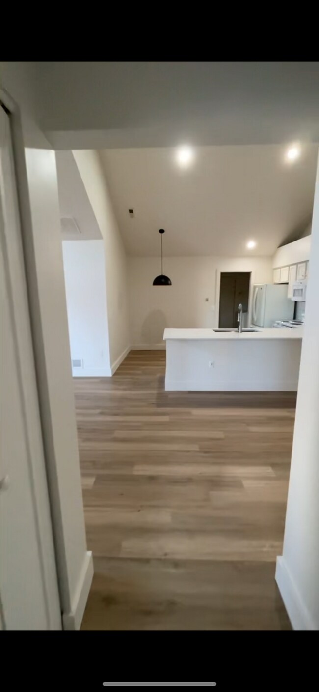 Building Photo - 500 Dandy Brush Ln W