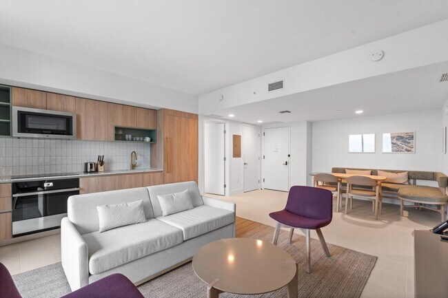 Building Photo - 125 NE 6th St