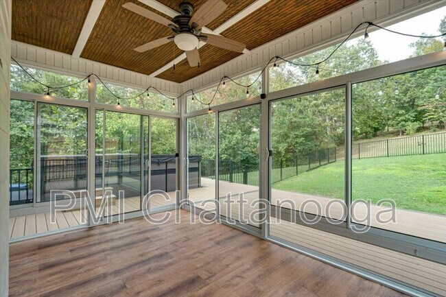 Building Photo - 8229 Pierpoint Dr