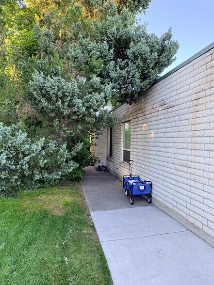 Side of fuilding - 375 W 550 N