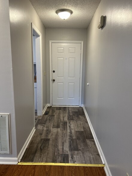 Building Photo - 301 Autumn Ave