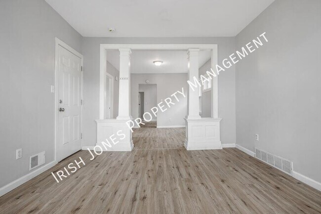Building Photo - 529 Winslow Ave