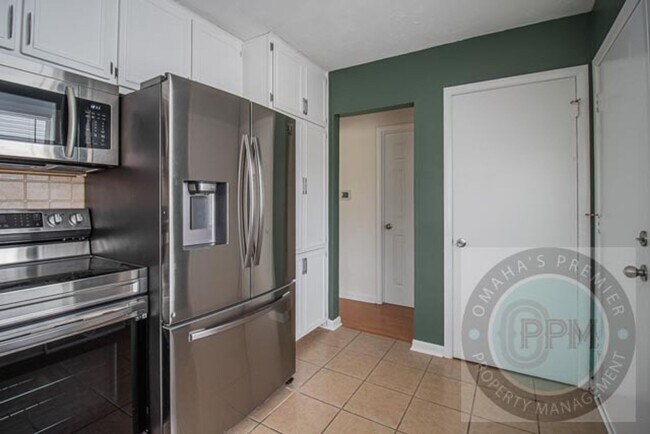 Building Photo - 1/2 OFF OF FIRST MONTH'S RENT! | Modern 3 Bd/2Ba Home | Near Aksarben