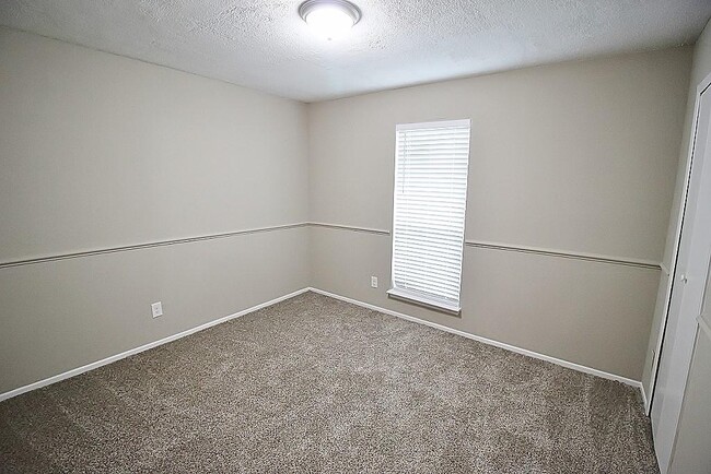 Building Photo - 2812 Lemmontree Ln