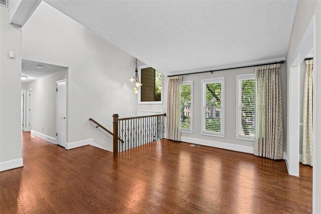 Building Photo - 2420 Castle Ln NE