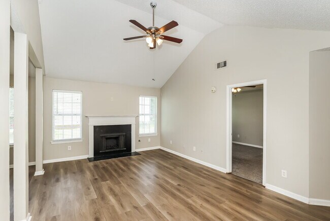 Building Photo - 725 Cherry Branch Cir