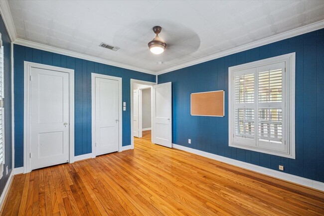 Building Photo - 211 W 31st St