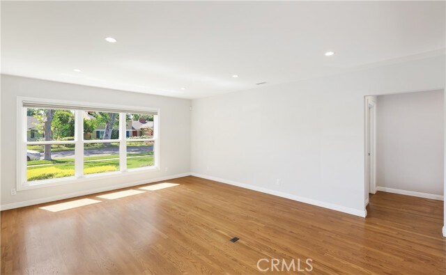 Building Photo - 933 W Riviera Dr