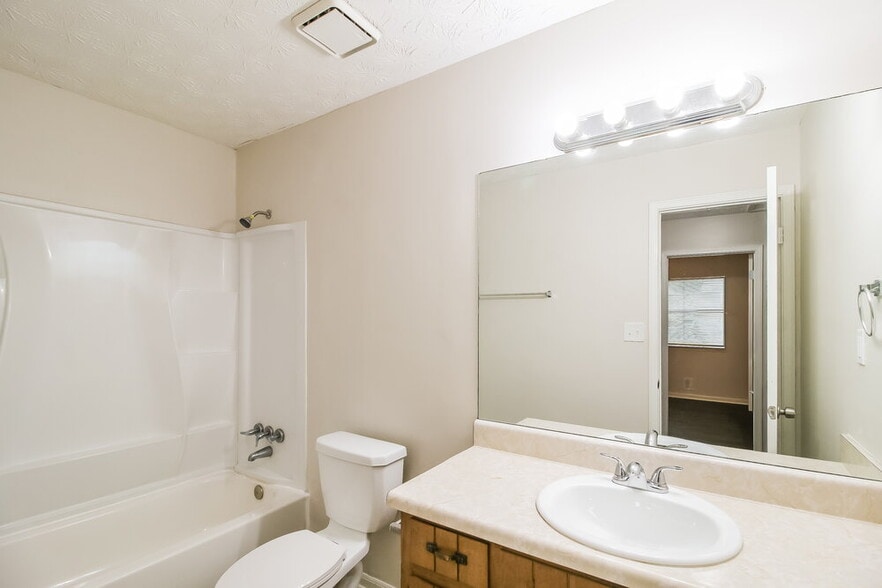 Building Photo - 127 Gristmill Ct