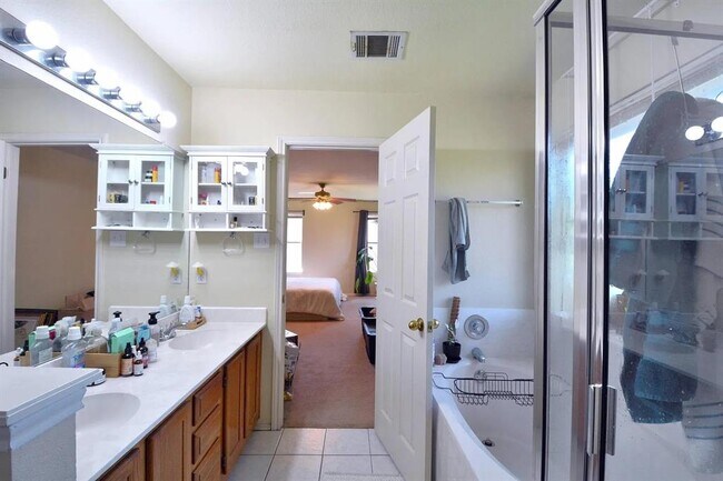 Building Photo - 14720 Montoro Dr