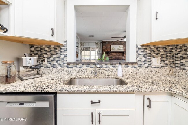 Building Photo - 319 Hermitage Dr