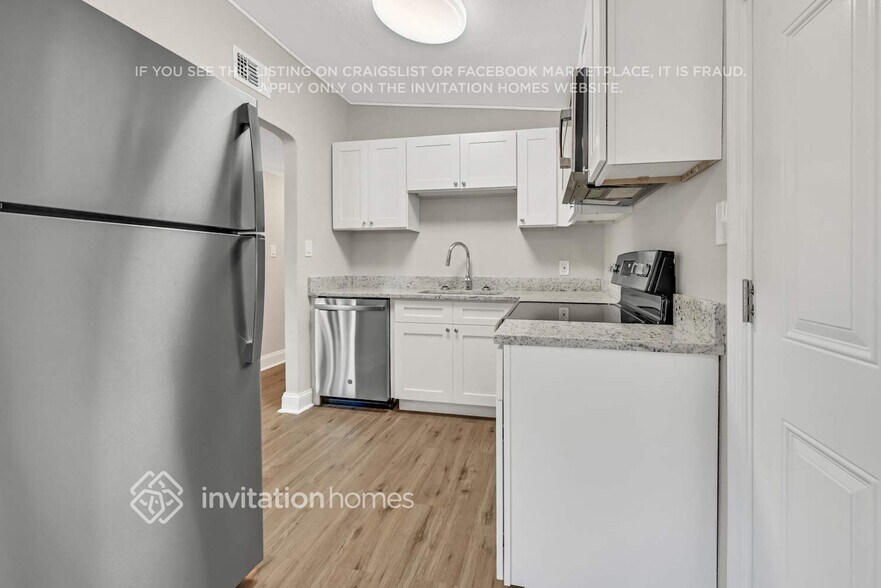 Building Photo - 1326 42nd St