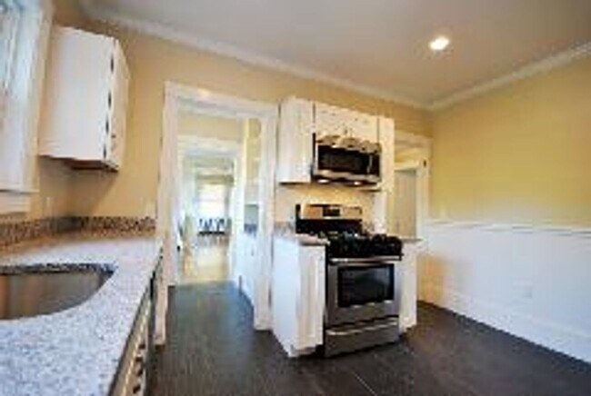 Building Photo - AVAILABLE SEPTEMBER 1ST - Huge, Beautiful, Fully Renovated Brighton / Oak Sq 4 Bed/2 bath.  NO BR...