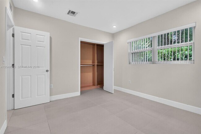 Building Photo - 12800 NE 11th Ave