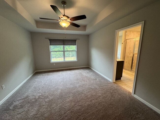 Building Photo - Don't Miss this STUNNING, true 4 bed, 2 ba...
