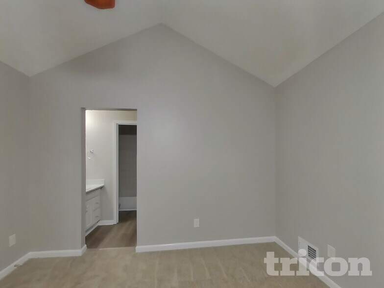 Building Photo - 236 Independence Dr