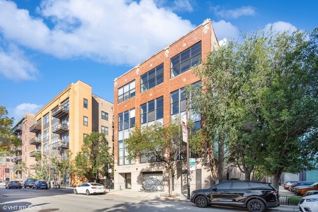 Primary Photo - 11 N Green St