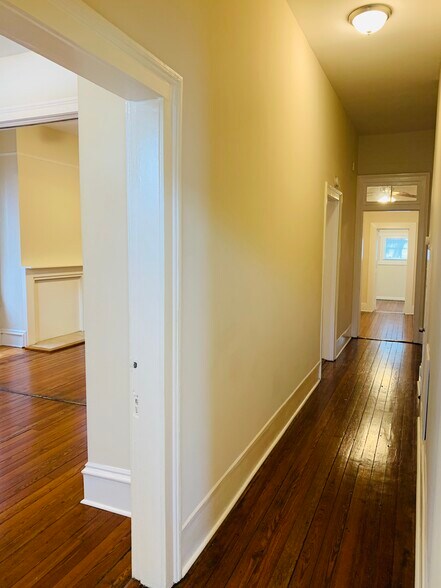 Building Photo - 903 Montgomery St