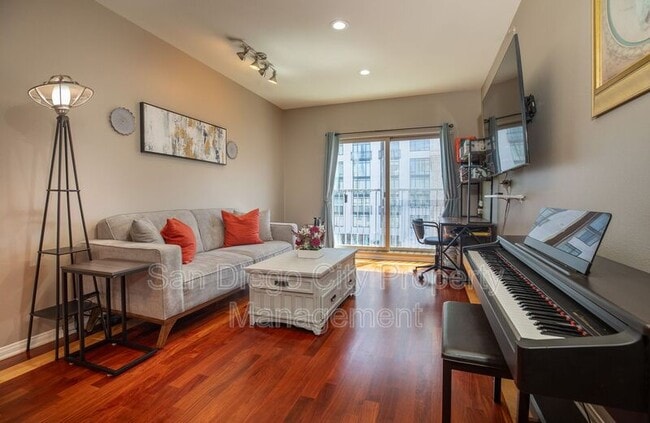 Building Photo - 450 J St