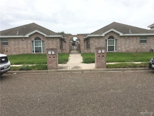 Building Photo - 17 French Ave