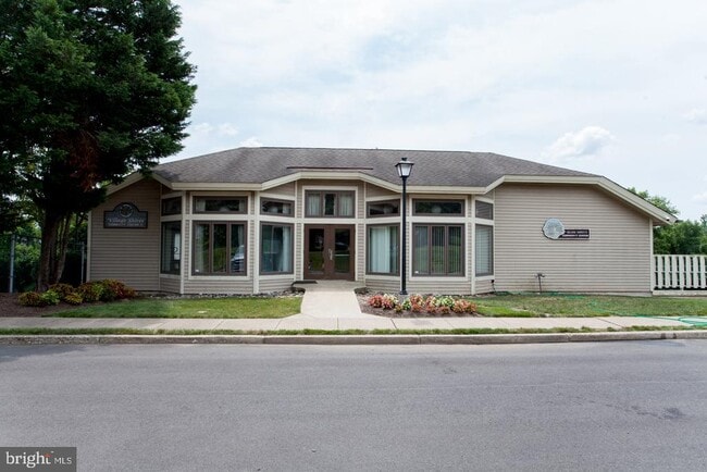 Building Photo - 10014 Beacon Hill Dr