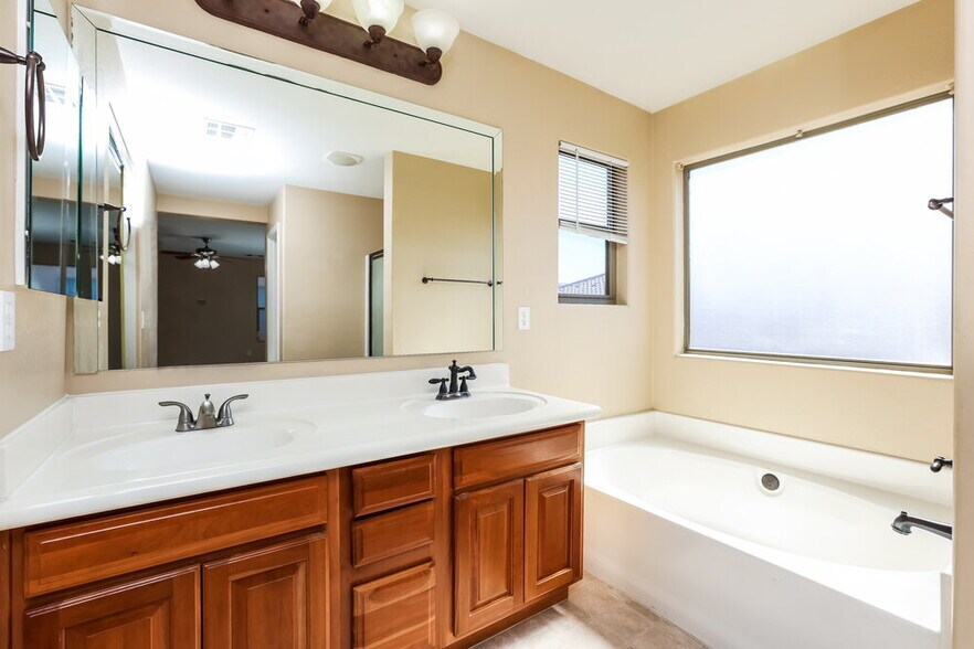 Building Photo - 9383 W Cordes Rd